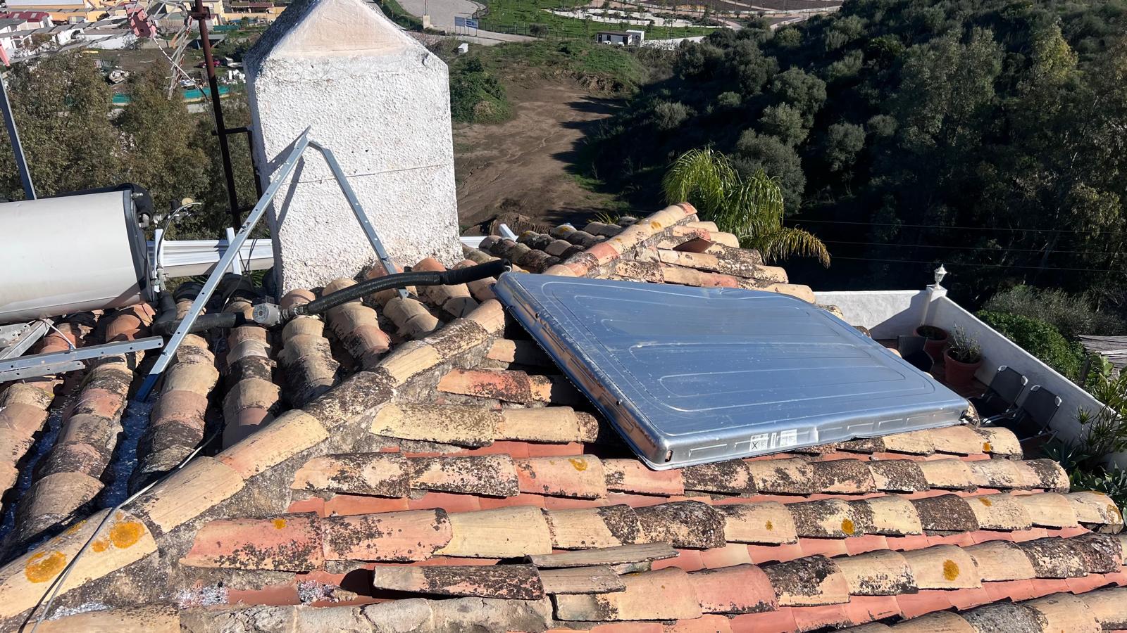 Trazado de tuberías de refrigerante para el sistema de AC Johnson en Benalmádena
