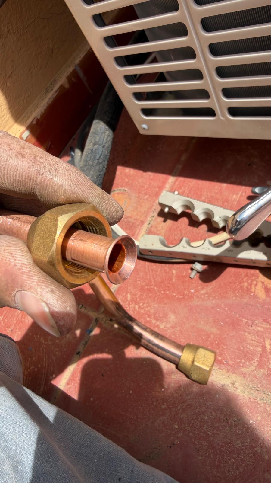 Manual flaring of new copper tube for R32 refrigerant connection