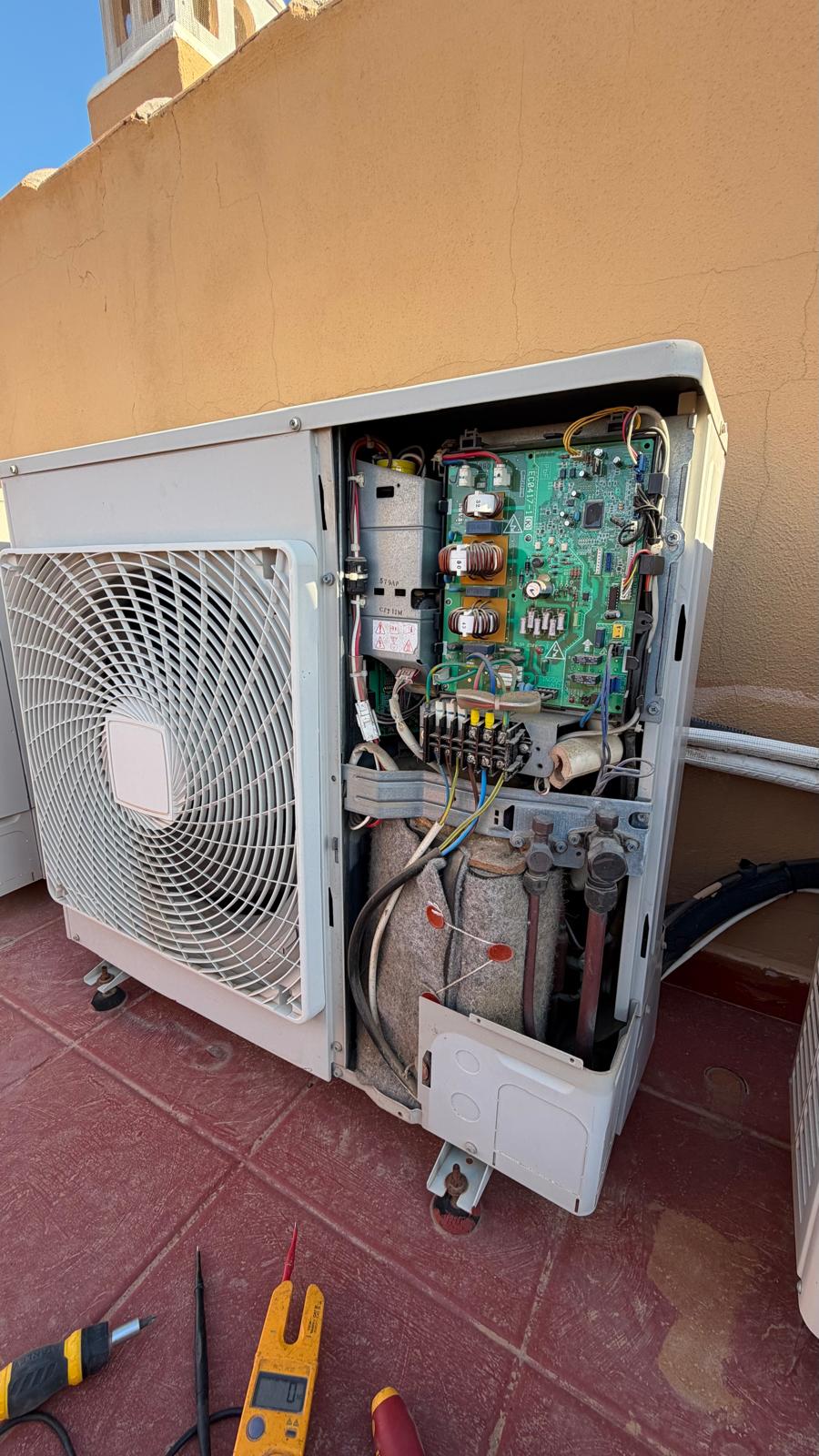Old Daikin outdoor unit opened for electrical isolation and refrigerant recovery in Mijas
