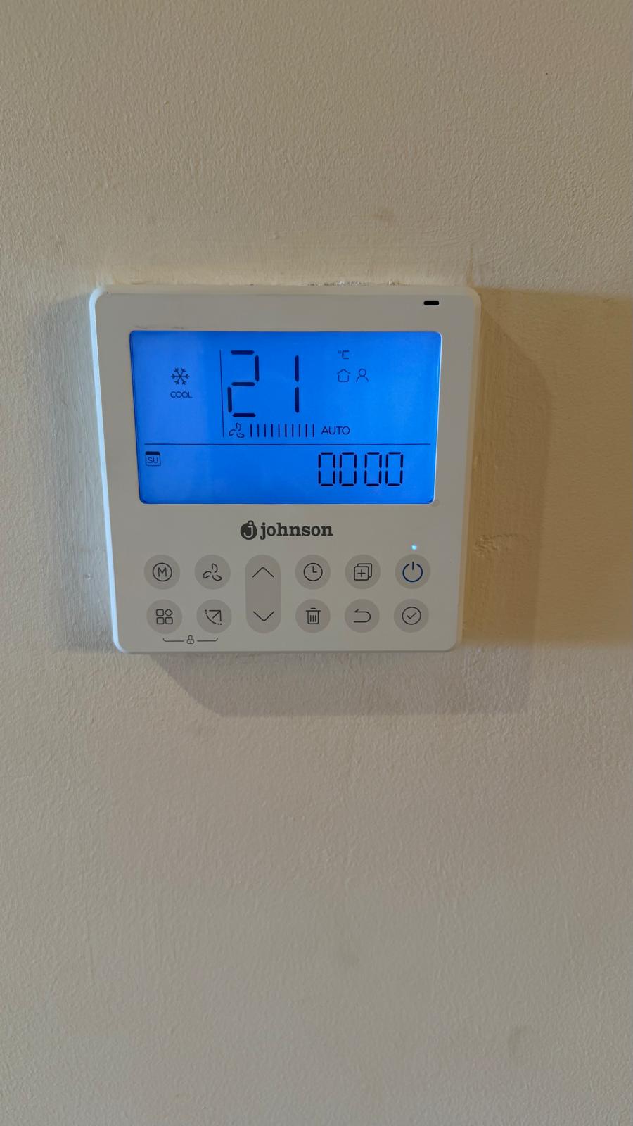 New Johnson controller live, showing COOL mode at 21°C