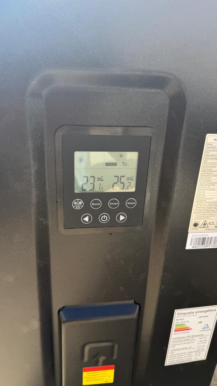 LCD control panel: water in 23.1 °C, out 25.2 °C, Boost / Smart / Silent modes