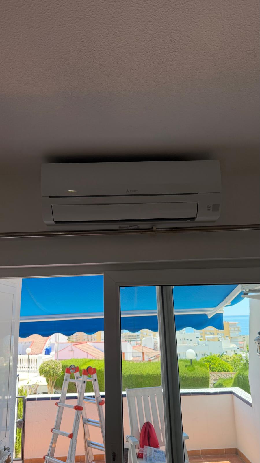 New Mitsubishi Electric MSZ-HR50VFK2 indoor unit installed above patio door with sea view, Torremolinos