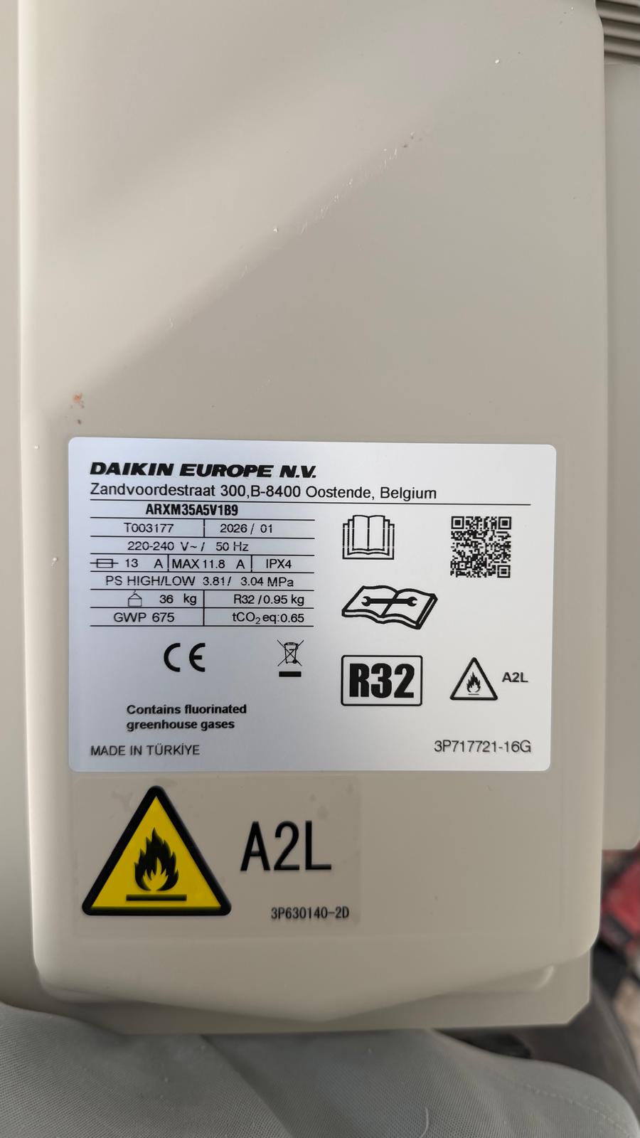 Daikin ARXM35A5V1B9 nameplate: R32/0.95 kg, 36 kg, GWP 675, A2L, 13 A max, Made in Türkiye, January 2026, Daikin Europe N.V. Belgium